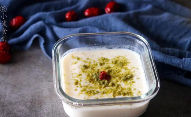 家里有牛奶的，教你做一道“宫廷小吃”，软嫩鲜甜，孩子特别爱吃